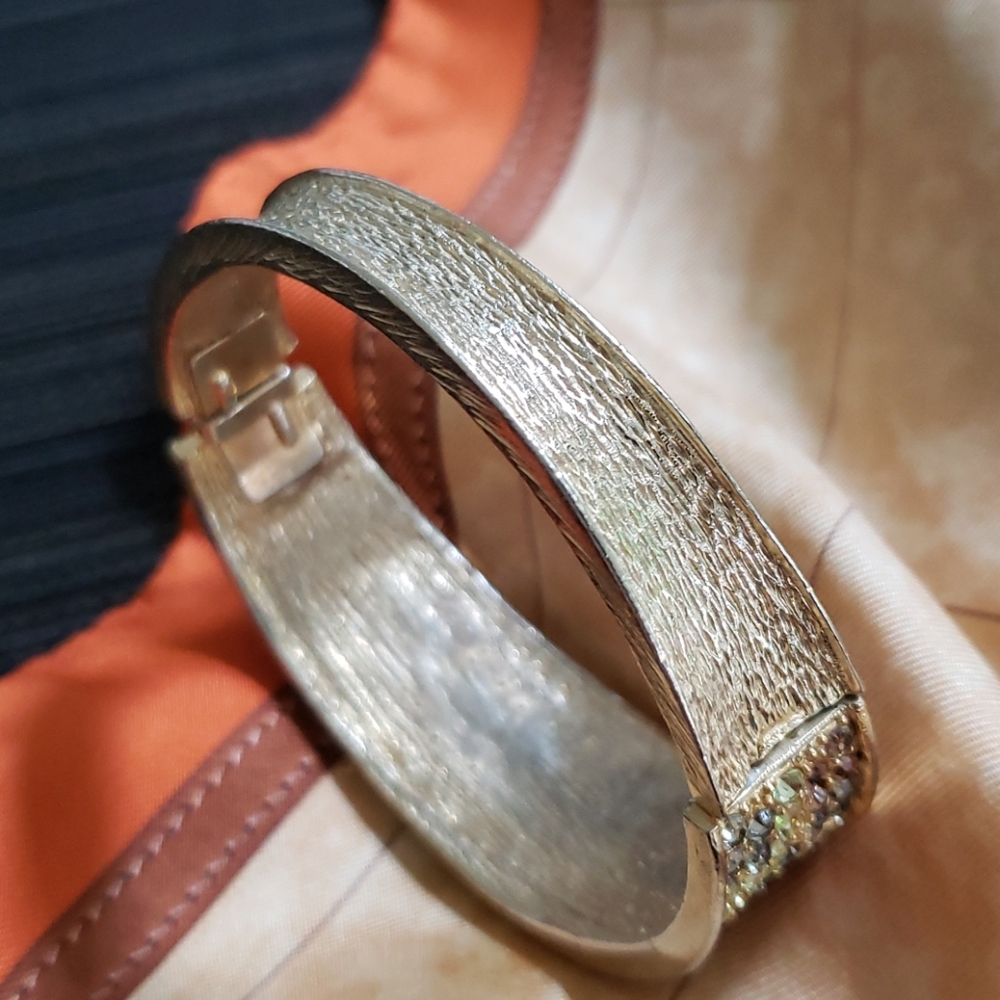 VTG gold tone cuff bangle w/Austrian crystal - Picture 11 of 12